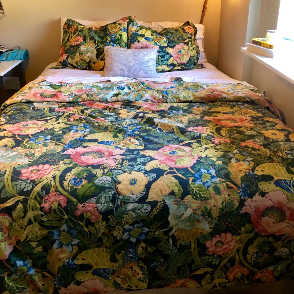 Queen duvet cover + duvet + 2 shams